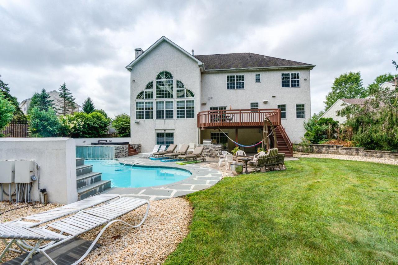 Centrally Located Family Home With Pool Harleysville Exterior foto